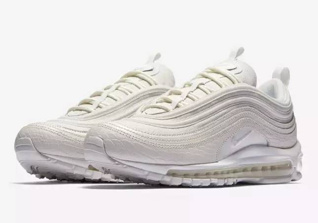 继早前 nike air max 97耐克非常经典的子弹头运动鞋,早前推出了金