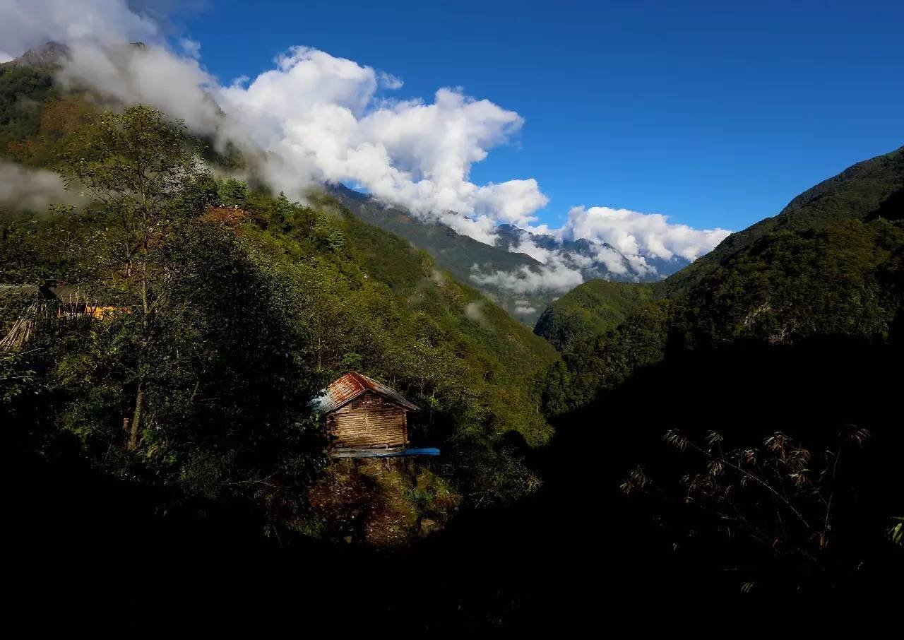 云南贡山县独龙族 中国第一个整族脱贫的少数民族 一跃千年奔小康_独龙江乡