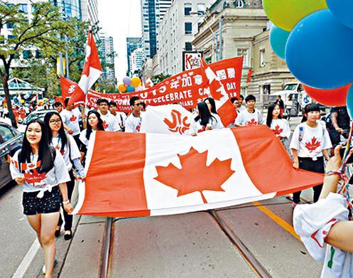 加拿大华人传承国粹缅怀华工 三千人参加国庆