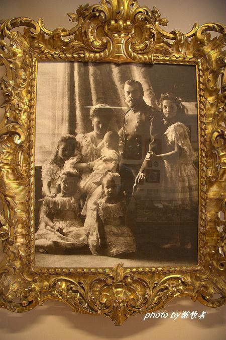 圣彼得保罗要塞博物馆里存留的一张末代沙皇尼古拉二世的全家福照片.