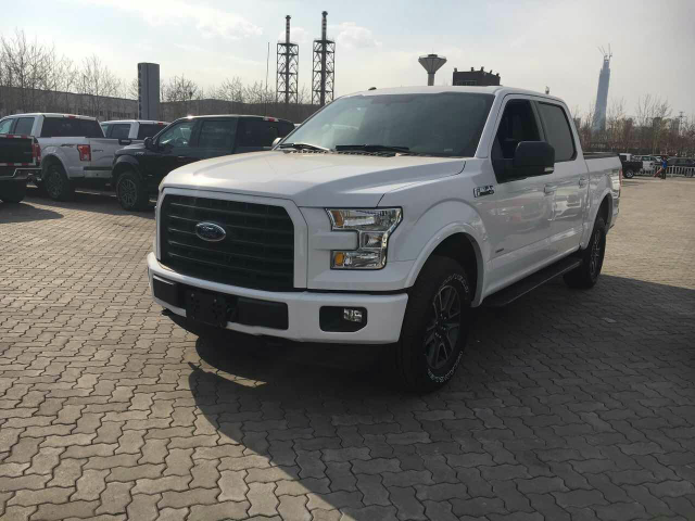 2017款福特f150 3.5t xlt让越野车迷们极尽疯狂.