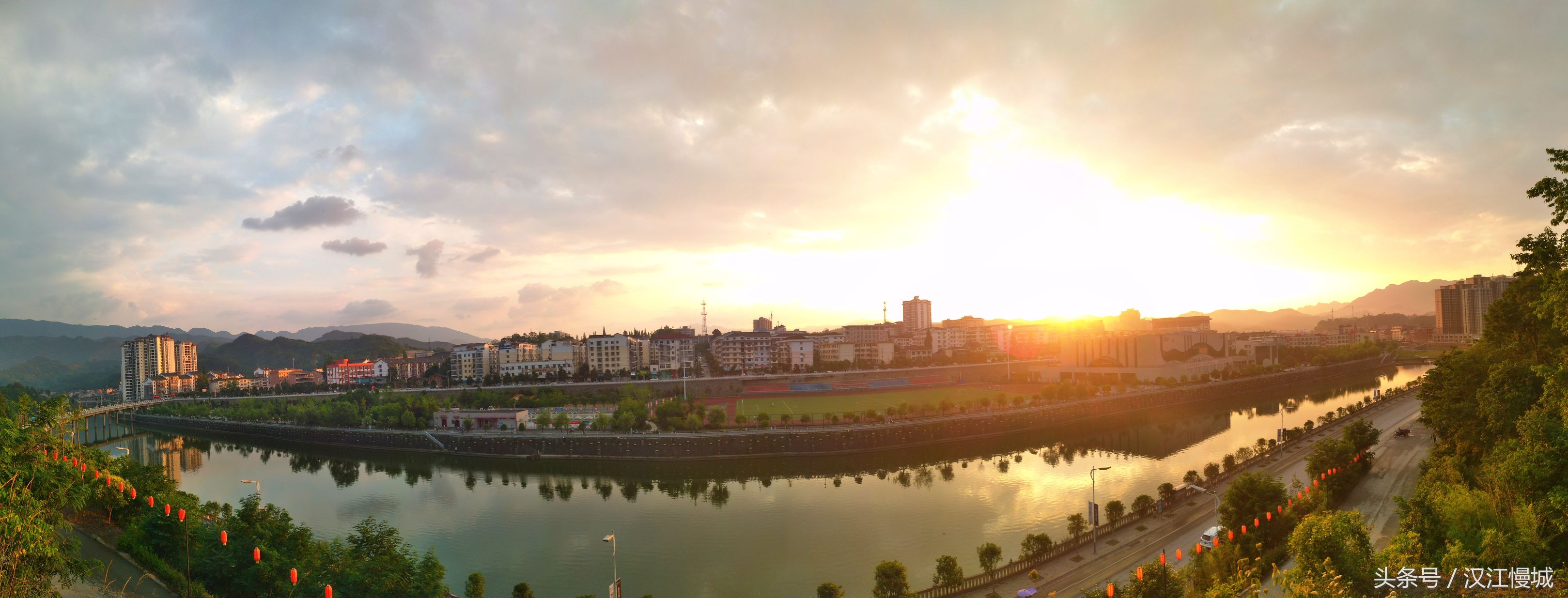 汉江源头宁强县雨后现绚丽晚霞 6月26日下午,汉江源头的汉中市宁强县