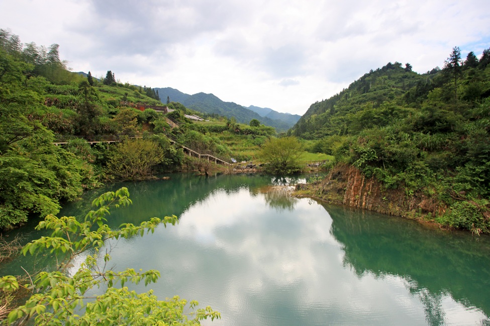 小九寨落户岭头山村,使得三清山脚下的这个畲族村庄更像是世外桃源