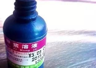 紫药水是由龙胆紫和水配成的1%~2%的溶液,又叫龙胆紫溶液,甲紫溶液.