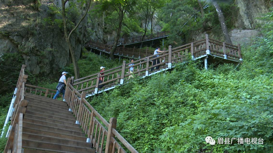 记者近日从太白山红河谷旅游景区了解到:神仙岭人行步道目前已完成总