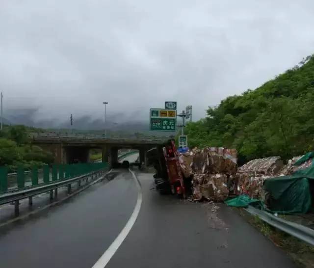 龙庆高速庆元出口匝道,在一年时间内,同一辆车,同一地点发生2次事故