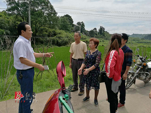 沅陵:做好事不留名的共产党员(组图)