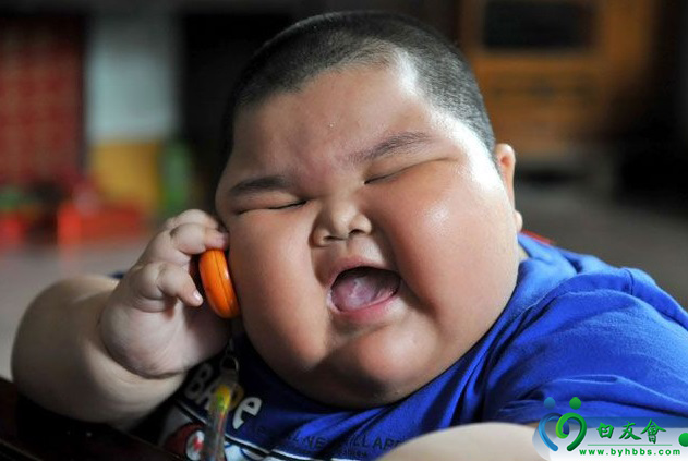 直击:中国最胖的小男孩,胖到睁不开眼睛
