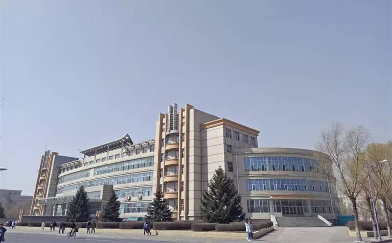 旅游 正文  哈尔滨师范大学图书馆是黑龙江省规模最大,馆藏文献最为