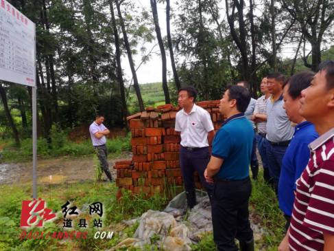 6月28日,道县县委副书记,县长李天明左三在道县清塘镇小月田村地质