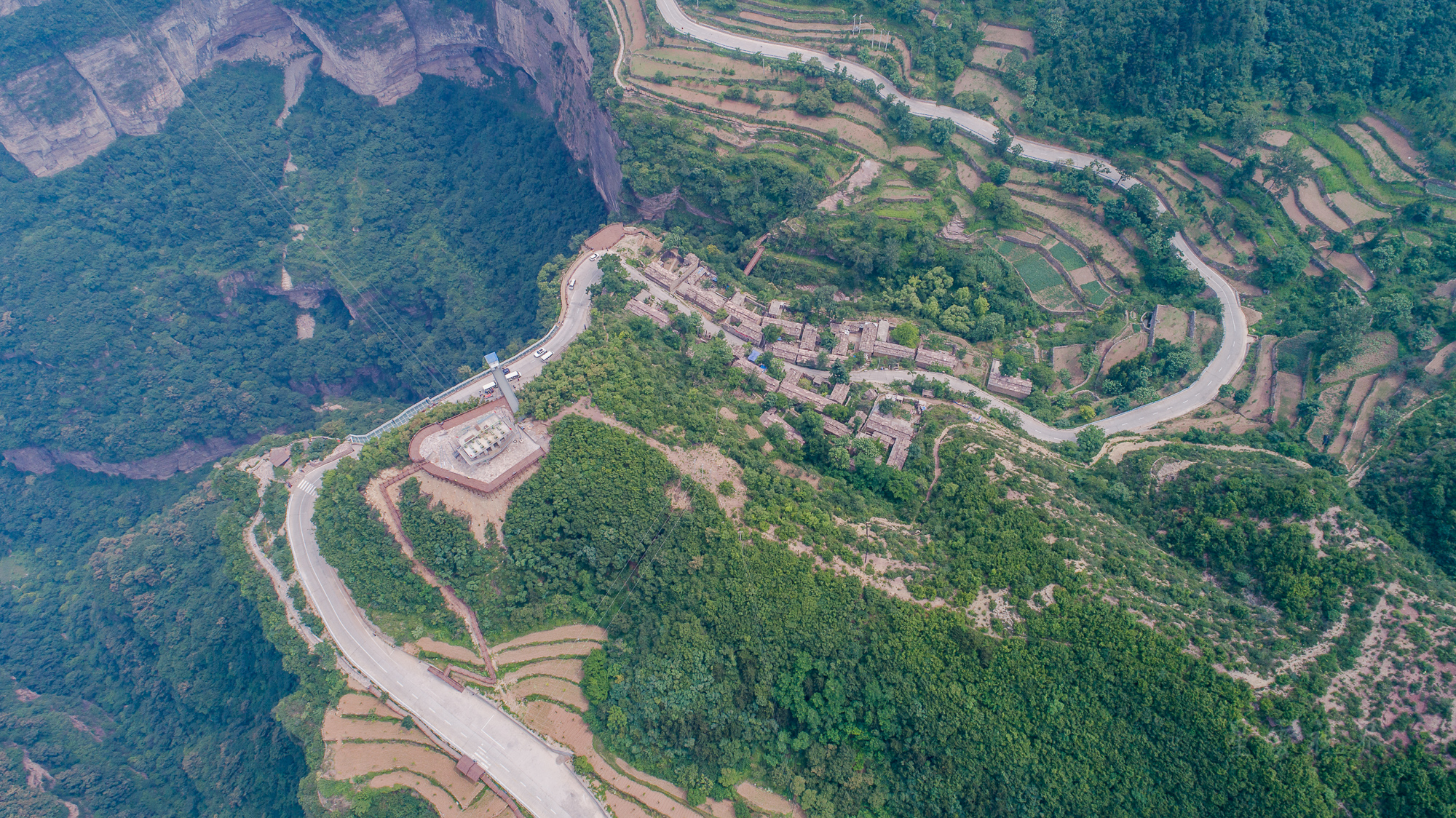 雄奇山水南太行 百里画廊桃花谷