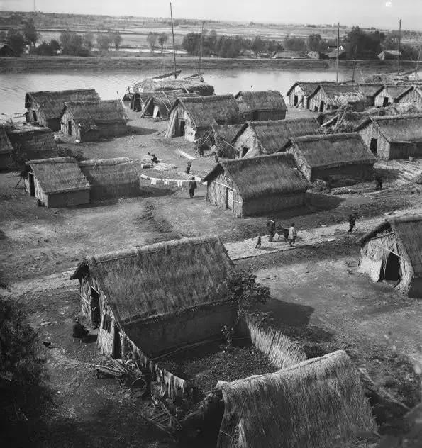 奶奶们才见过的旧中国,都在她的镜头里,100年前的人穷,但"精神气"足!