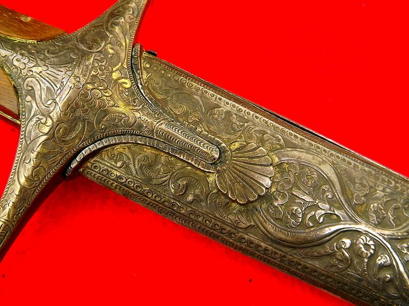 揭秘叱咤17世纪的中亚兵器-波斯舍施尔弯刀的起源