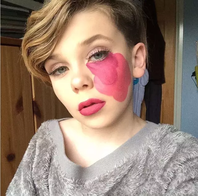 10岁小男孩化妆术红遍网络,无数女生自愧不如