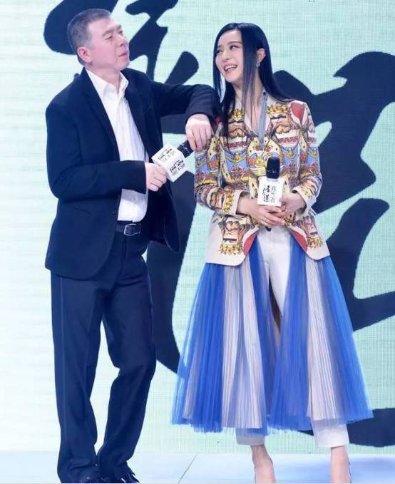 范冰冰李晨婚礼名单:伴娘angelababy,特邀成龙冯小刚