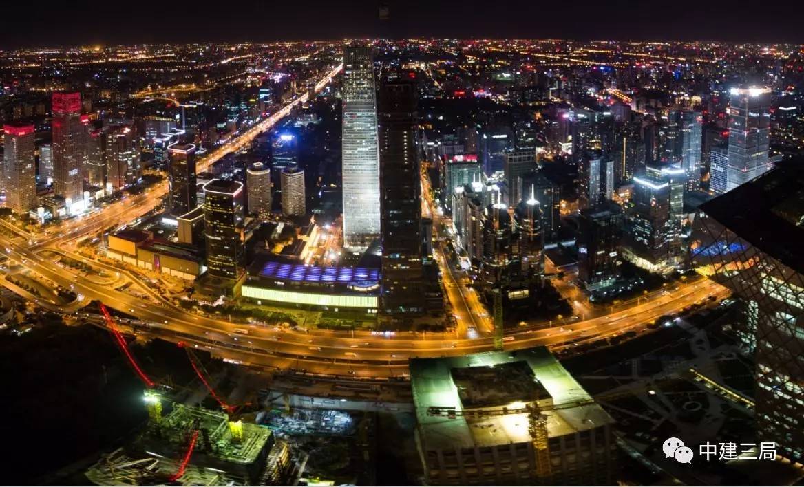 北京"中国尊"智能顶升钢平台高度达到529.1米!