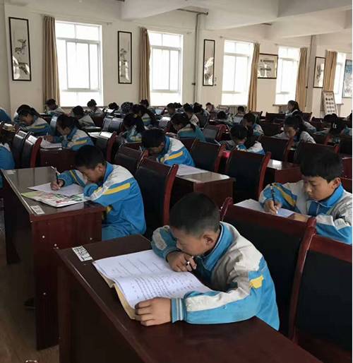藏文小学举行毕业班第三次模拟考试
