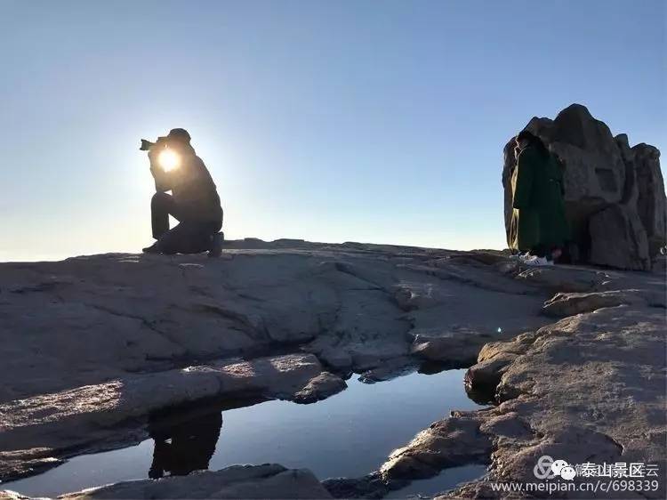 翻山越岭,乐此不疲,只是为了山那边的一抹红光!