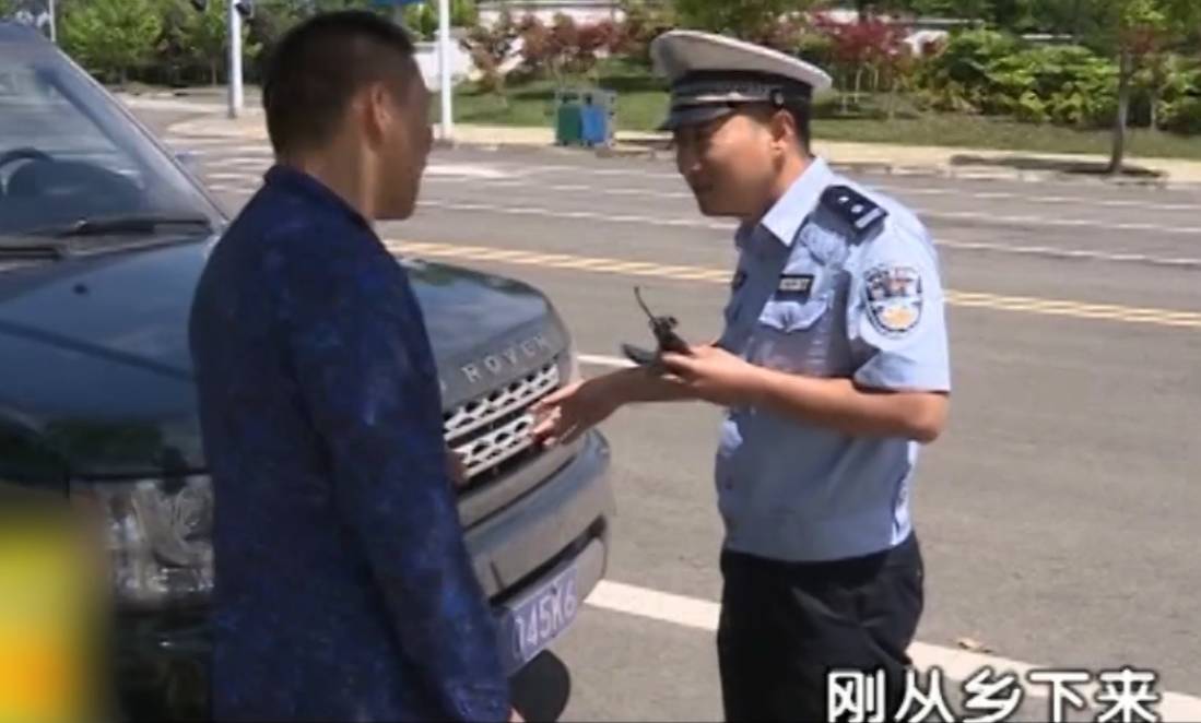 【谭谈交通】警官,这辆路虎就是个拖拉机!耕地,送牛奶…我都干过!