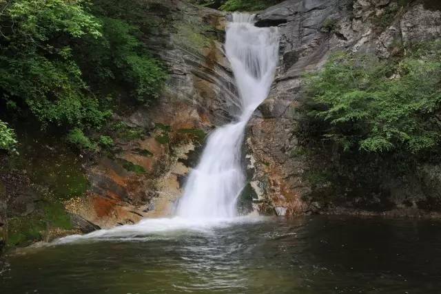 叫辋川溶洞 在西安 有个被誉为" 中国北方第一峡"的美景 叫西安金龙峡