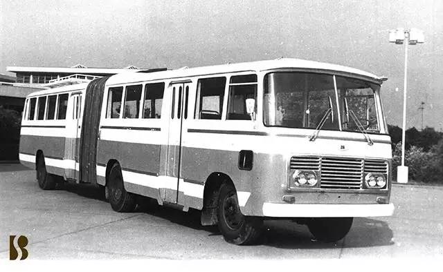 1980年上海客车厂制造的sk-661j型郊区线路用公共汽车.