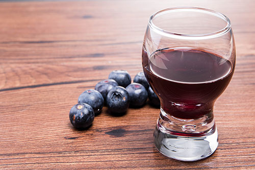 传成酒械:如何自己酿造蓝莓酒?