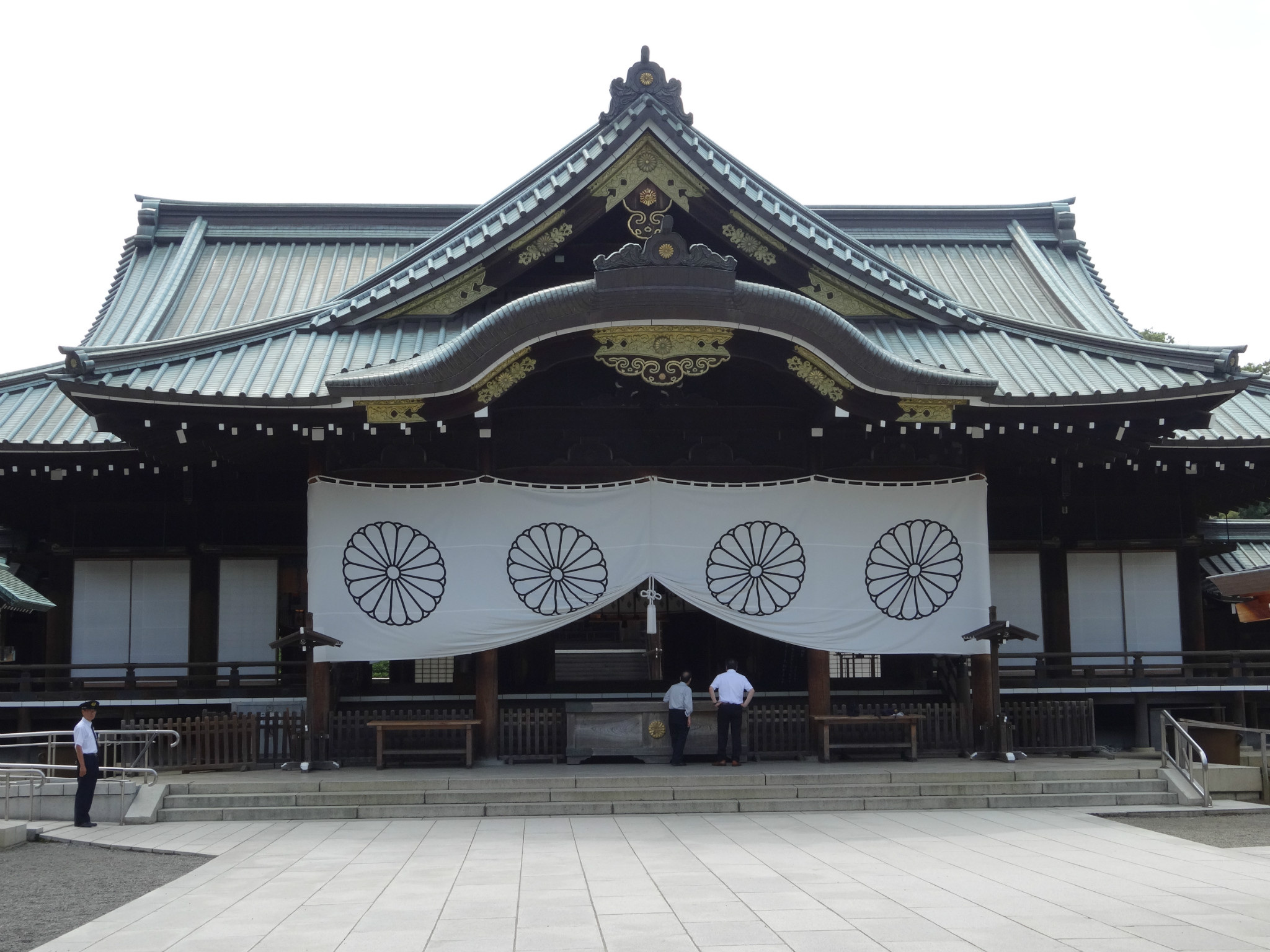 "光荣地战死":洗脑圣地靖国神社