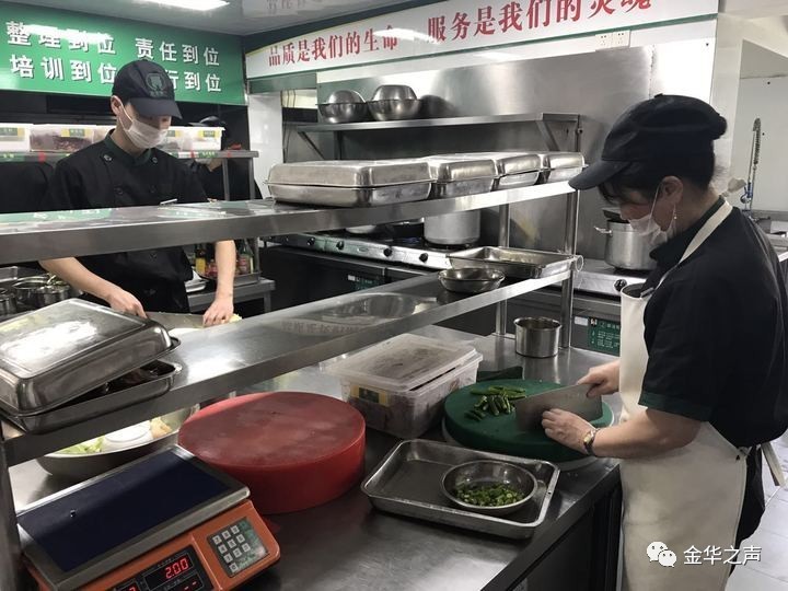 点外卖不放心?金华65家餐饮店后厨开通直播