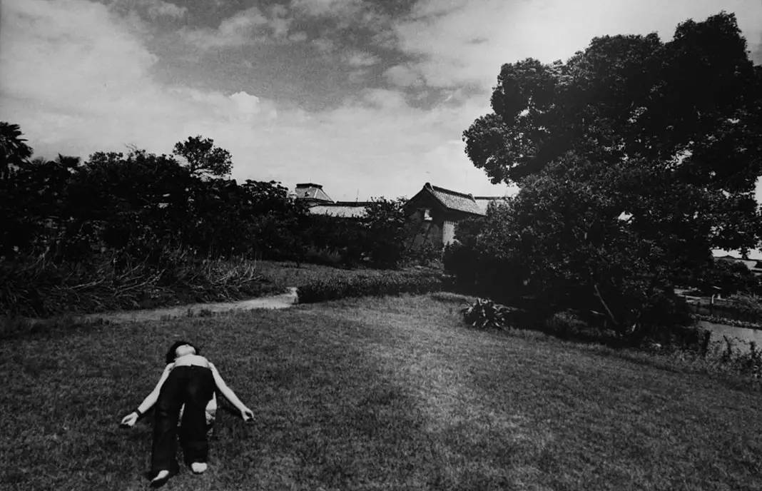 荒木经惟:感伤之旅 nobuyoshi araki:sentimental journey, 1971.