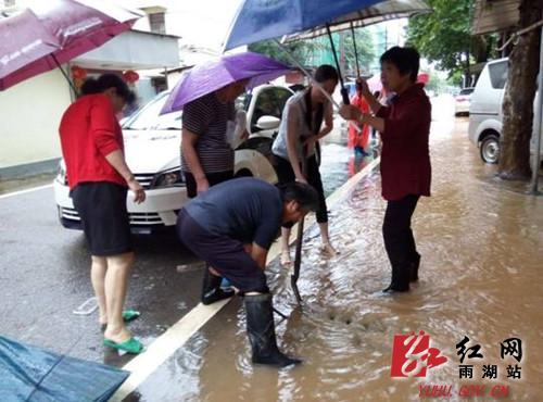 湘潭县楠竹山镇有多少人口_湘潭县石潭镇古城中学