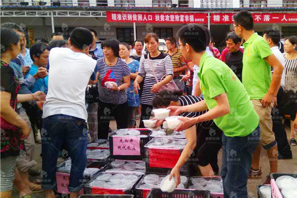 设置警戒线,拉灯照明,砍除杂草,棉絮封塞,沙袋压实…通过许孝一,张