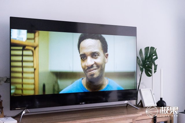 wzatv:超薄无边框4K夏普电视，爆表颜值让你家客厅逼格
