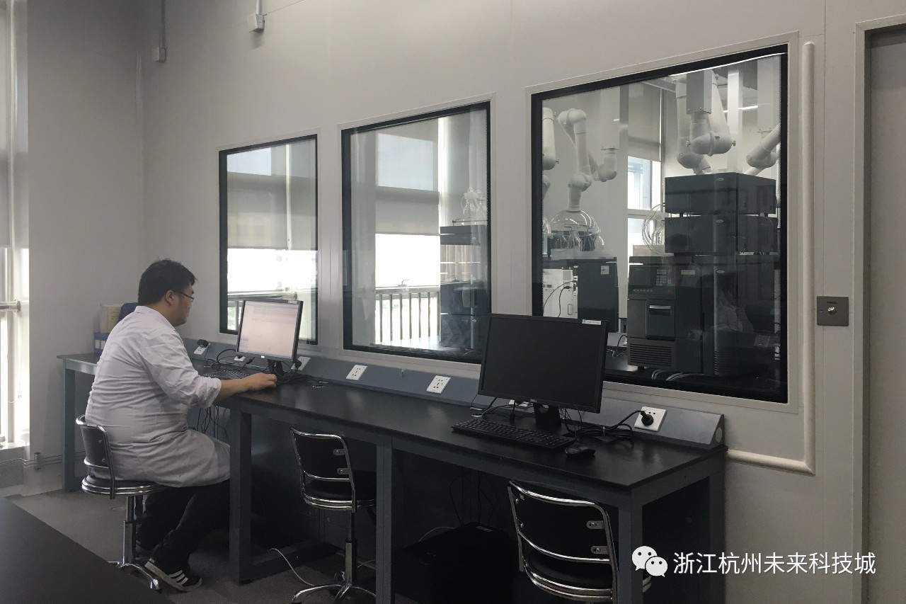 财经 正文 实验室与操作室人机分离 在座谈会上,杭州未来科技城管委会