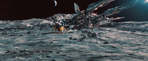 贝执导的变形金刚系列一大经典,提到了月球背面有坠落的高科技飞船