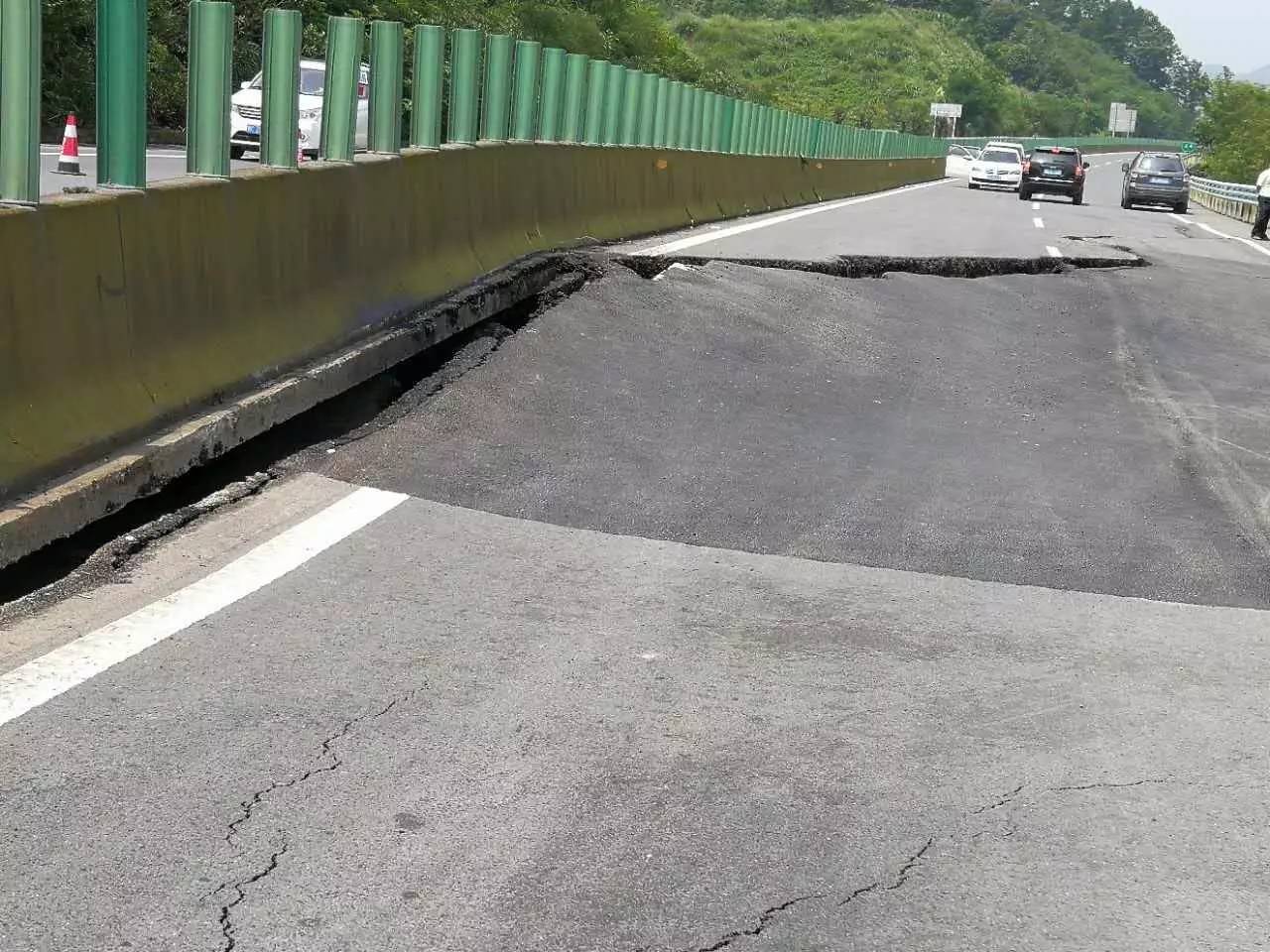 遵绥高速路基下沉了!路线该如何走?