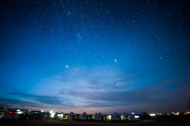 比草原更好看的是内蒙古夜晚的天空