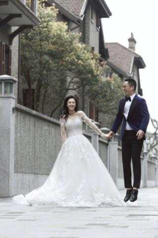 娱乐 正文  2016年10月26日,张雨绮和认识70天男友领证结婚.