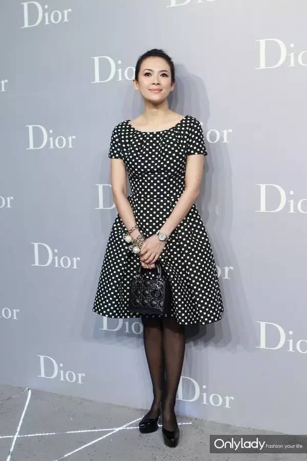 独家专访 章子怡看完秀后大呼：穿着Dior带女儿半岛体育帅！(图25)