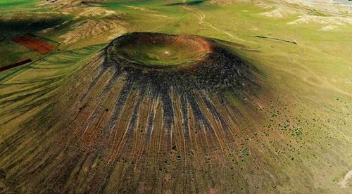 带狗去看你的名字火山口那被时光凝固的美景