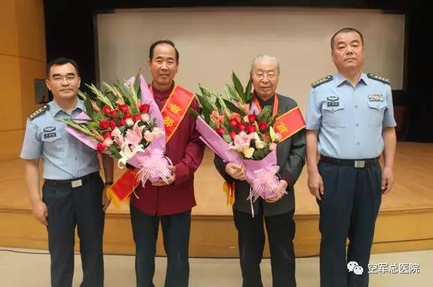 医院庆祝冯天有,蔡瑞康同志问鼎第三届首都"国医名师"