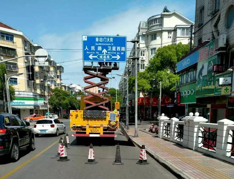 【居行】浦东路牌大整改"路痴"秒变"老司机"