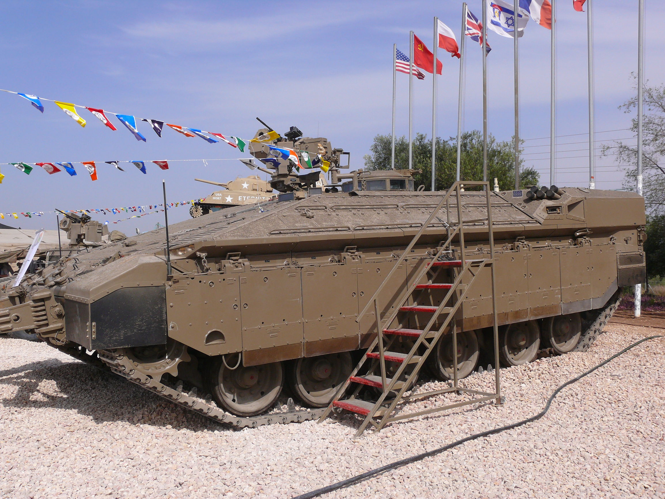 世界最强装甲车配备小型卫生间 防护能力超主战坦克