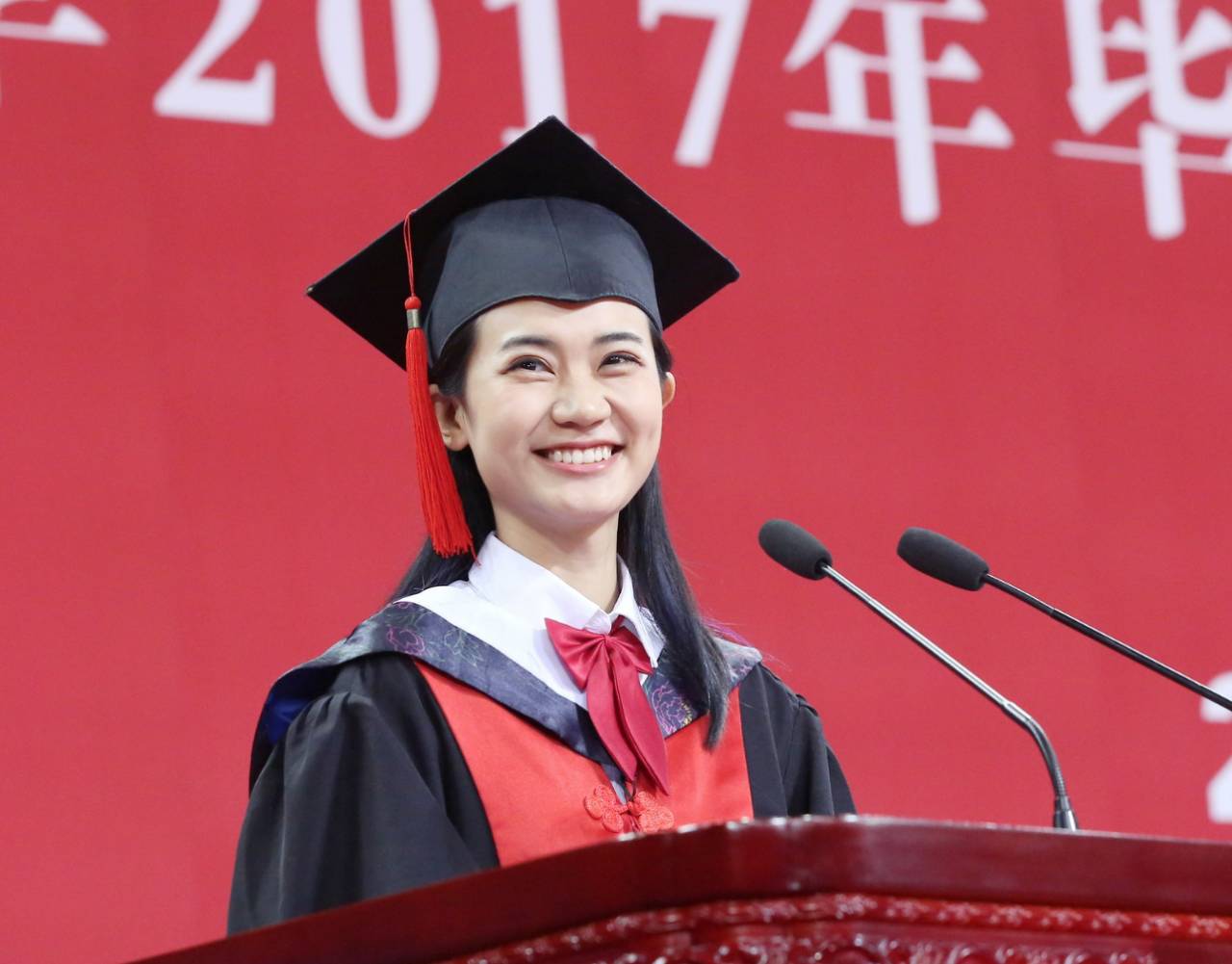 视频实录 | 北京大学2017年研究生毕业典礼毕业生代表