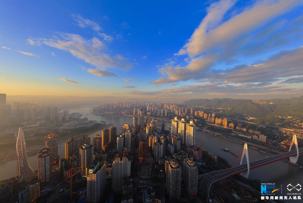 航拍夏日重庆 大都市与大自然交融的山水画