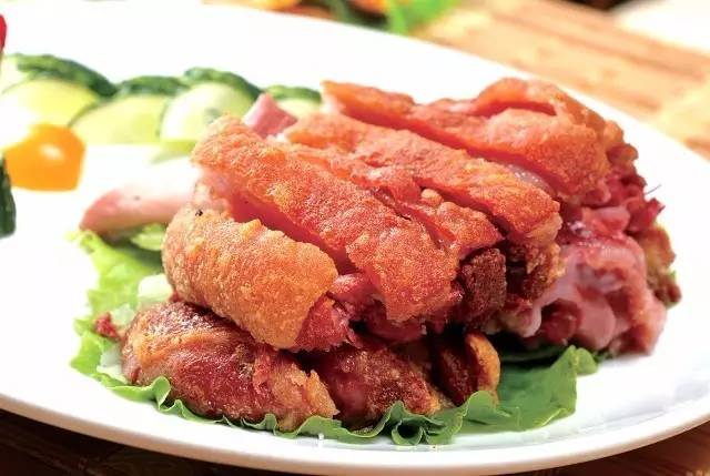 香酥德蹄 剔红透亮的猪蹄,撒上香料后皮焦香酥糯,筋爽滑丰美.