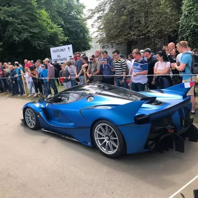 极具诱惑,一匹哑光蓝法拉利ferrari fxxk!