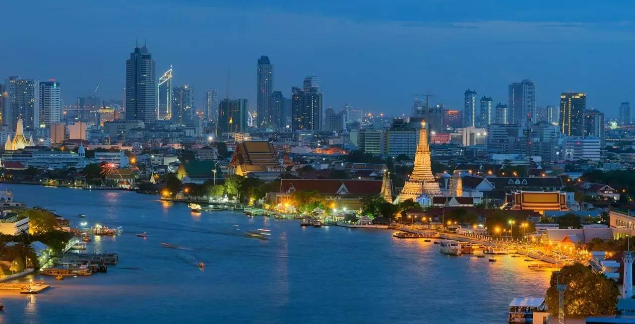 湄南河贯穿泰国全境,由北向南流经曼谷的西城,不仅是东南亚最大的河流
