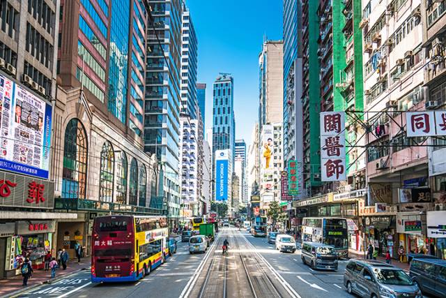 记得刚到香港时,住在当时公司给我安排的服务式公寓,位于湾仔的轩尼诗