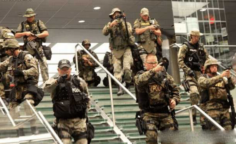 美国警察单兵装备太先进超过很多国家特种部队