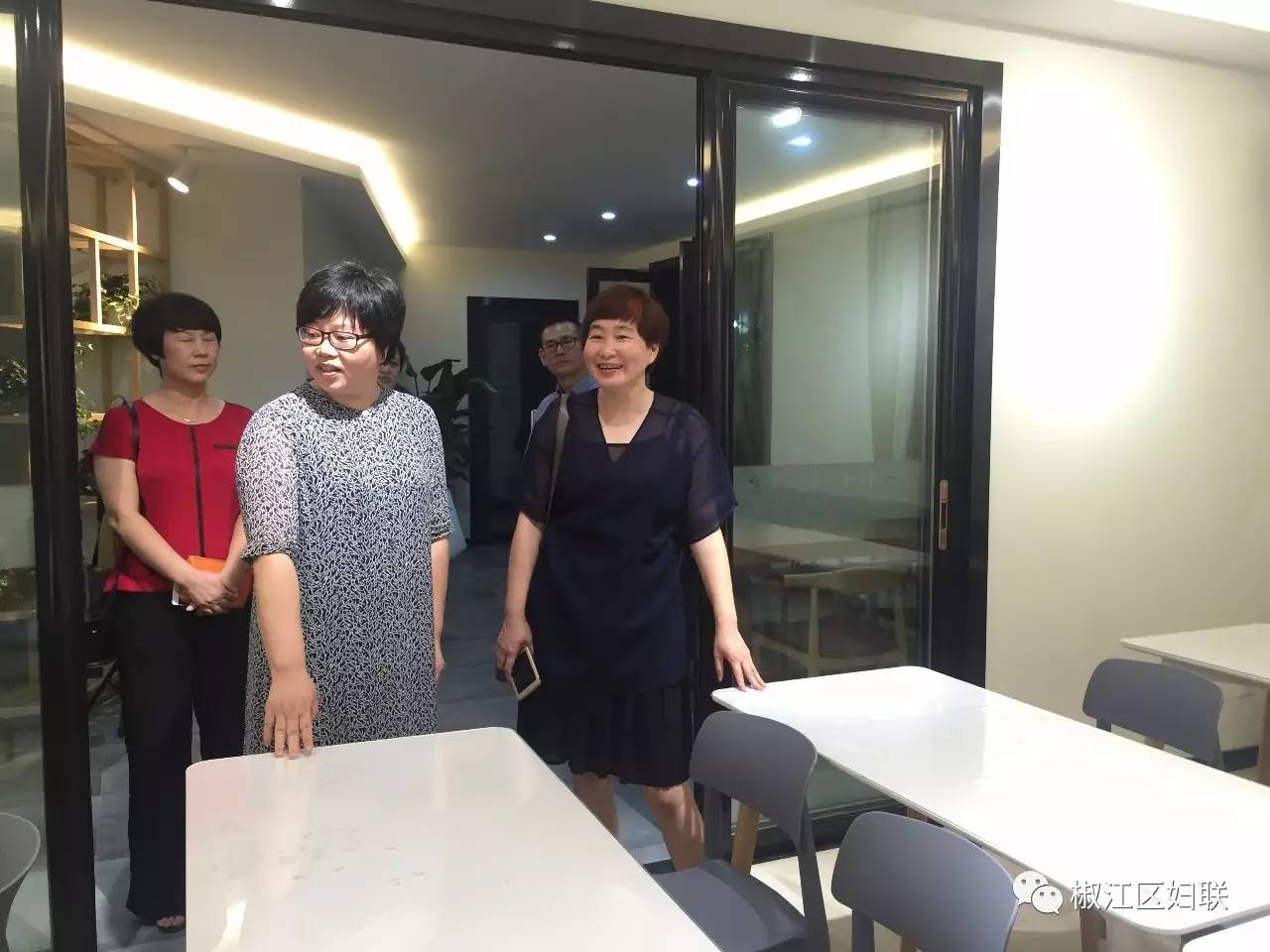 副区长李越走访区妇联女性社会组织公益联盟老粮坊阵地